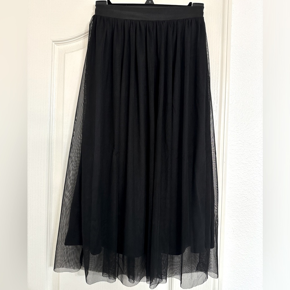 H&M black mid length ballerina skirt LIKE NEW